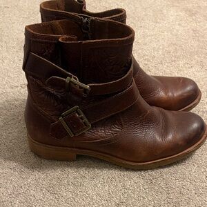 Vintage-Style Brown Leather floral Boots